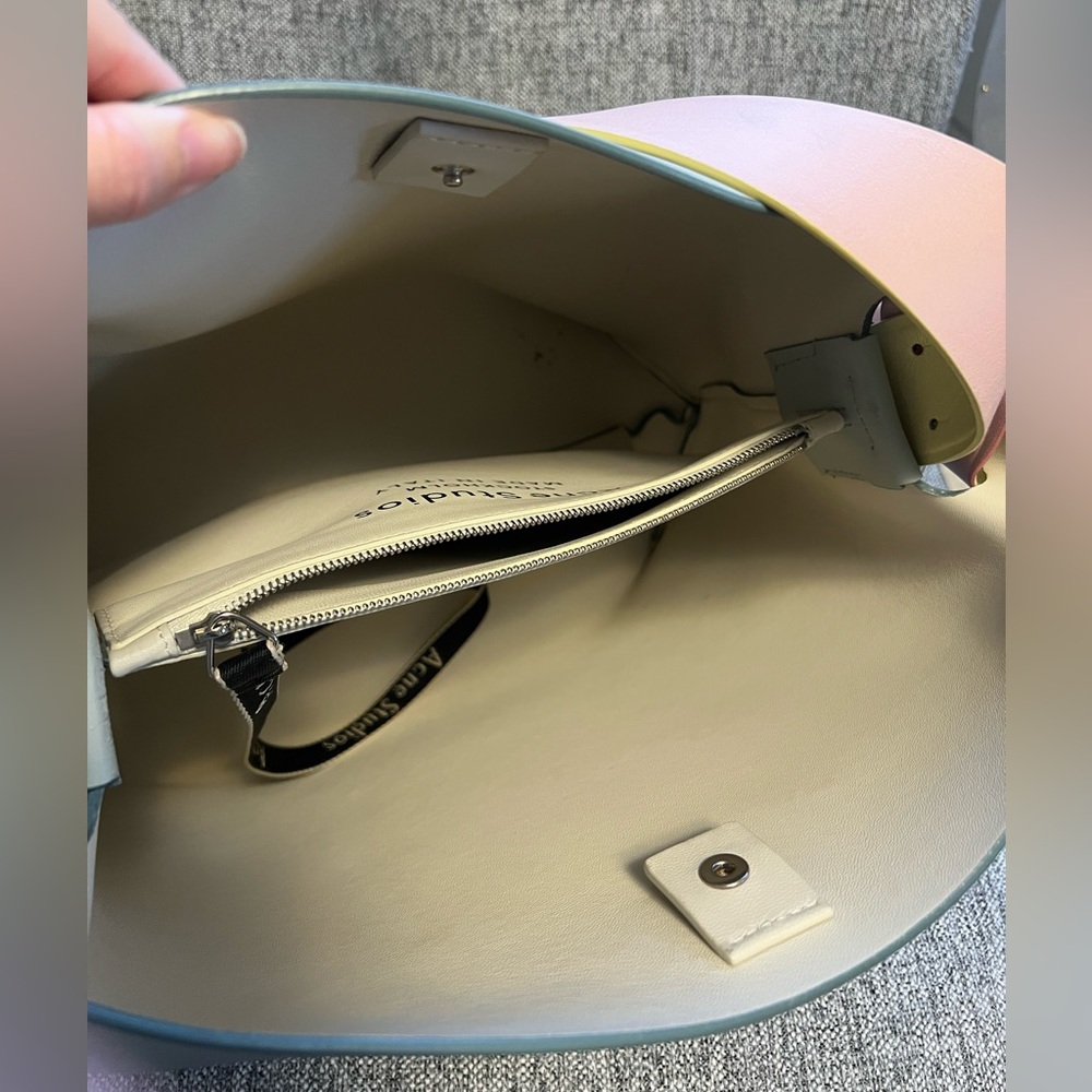 Acne Studios Musubi Midi Tote in Pale Blue and Pink - Picture 3 of 15